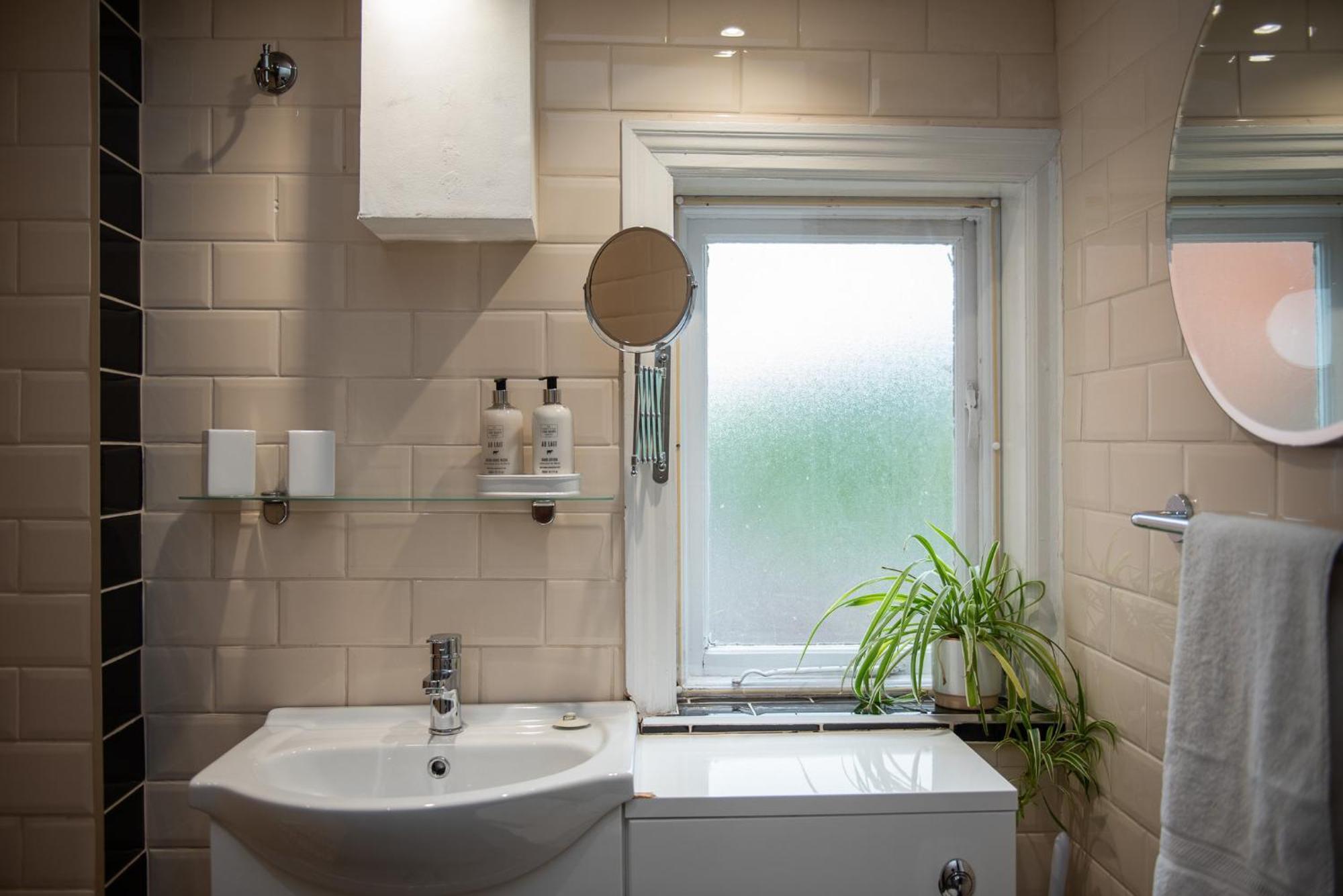 Spacious Retreat With River Views Near Peak District Matlock  Eksteriør billede