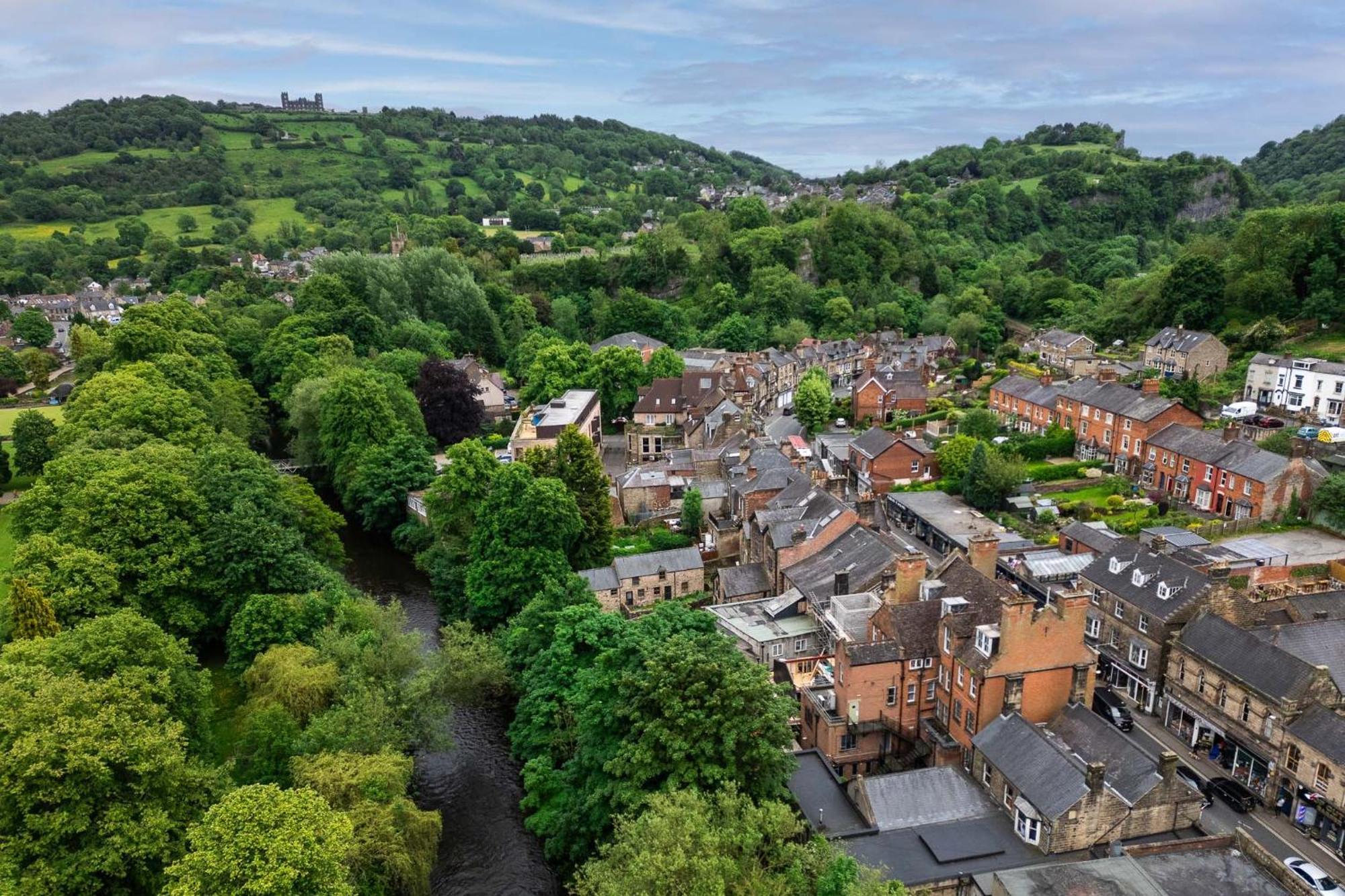 Spacious Retreat With River Views Near Peak District Matlock  Eksteriør billede