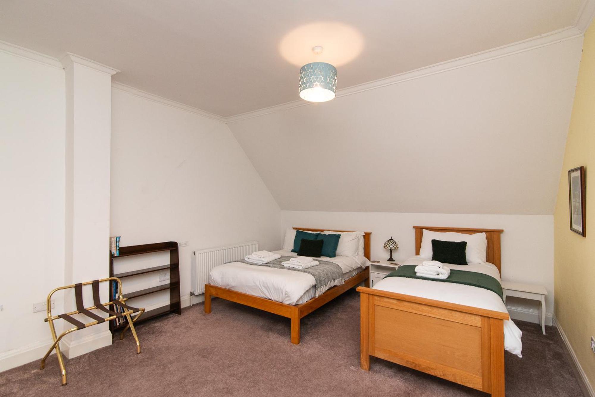 Spacious Retreat With River Views Near Peak District Matlock  Eksteriør billede