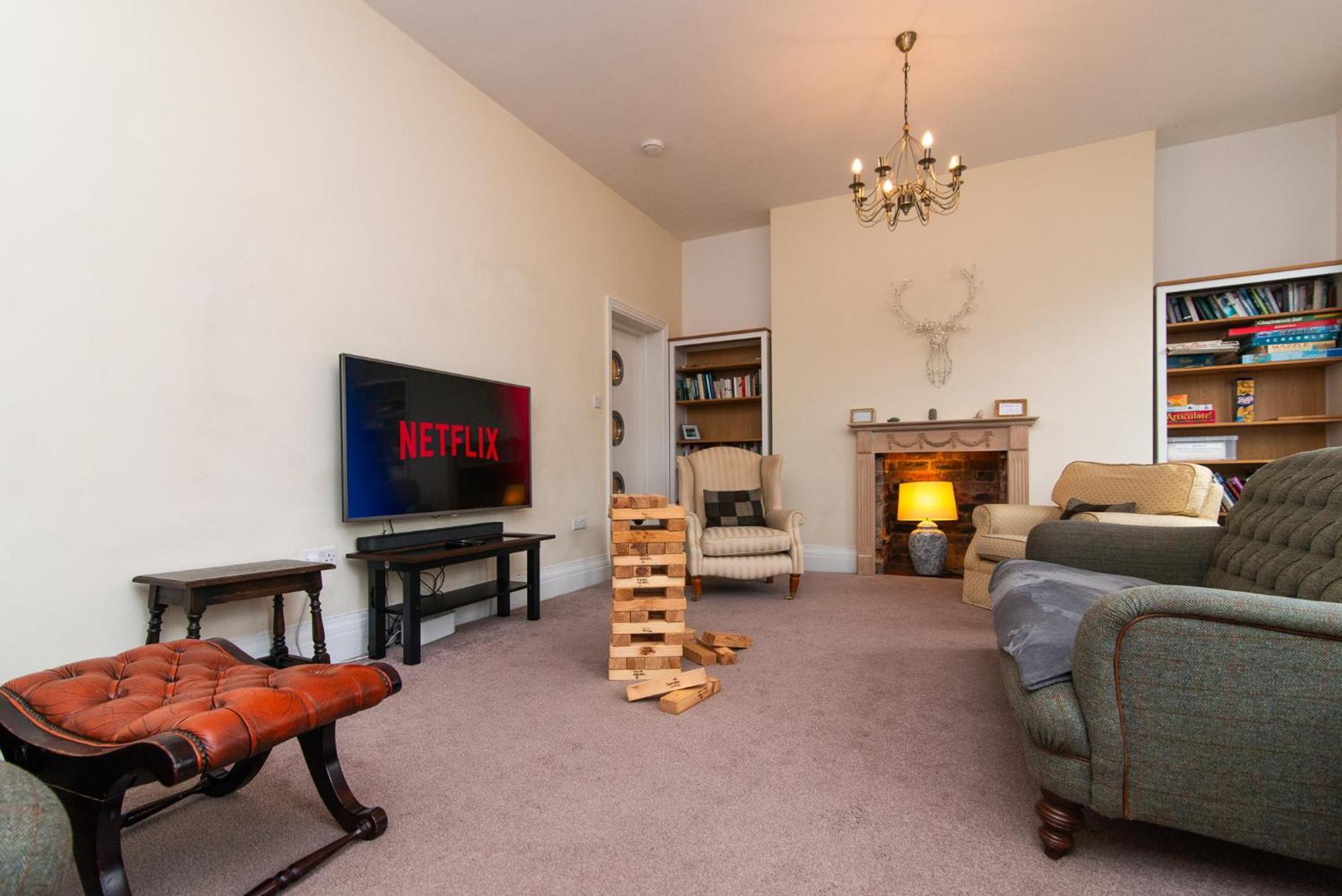 Spacious Retreat With River Views Near Peak District Matlock  Eksteriør billede