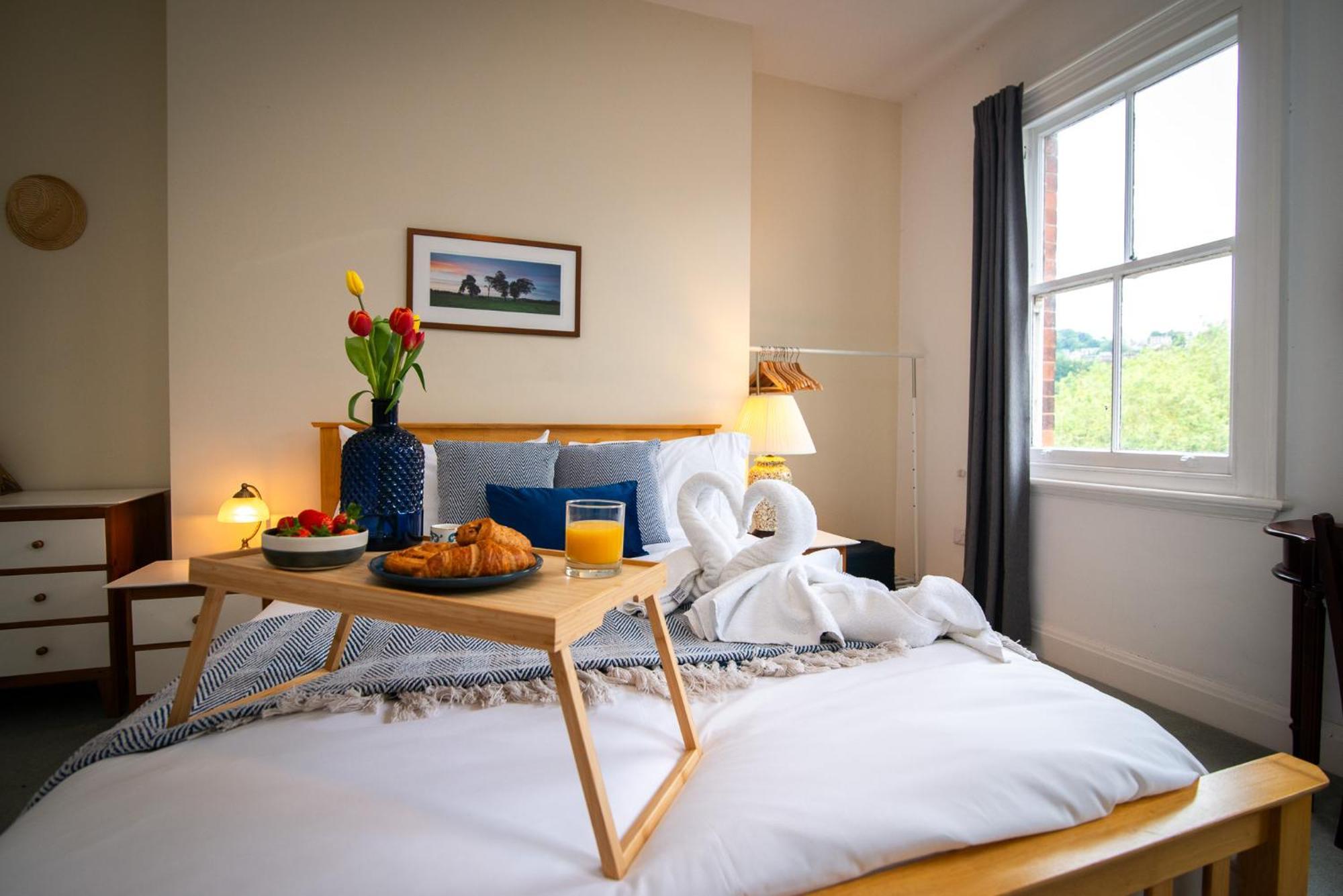 Spacious Retreat With River Views Near Peak District Matlock  Eksteriør billede