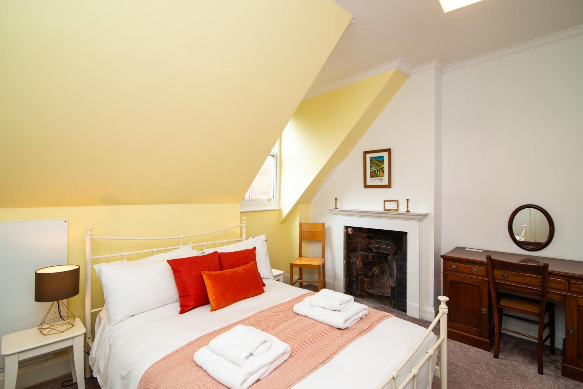 Spacious Retreat With River Views Near Peak District Matlock  Eksteriør billede