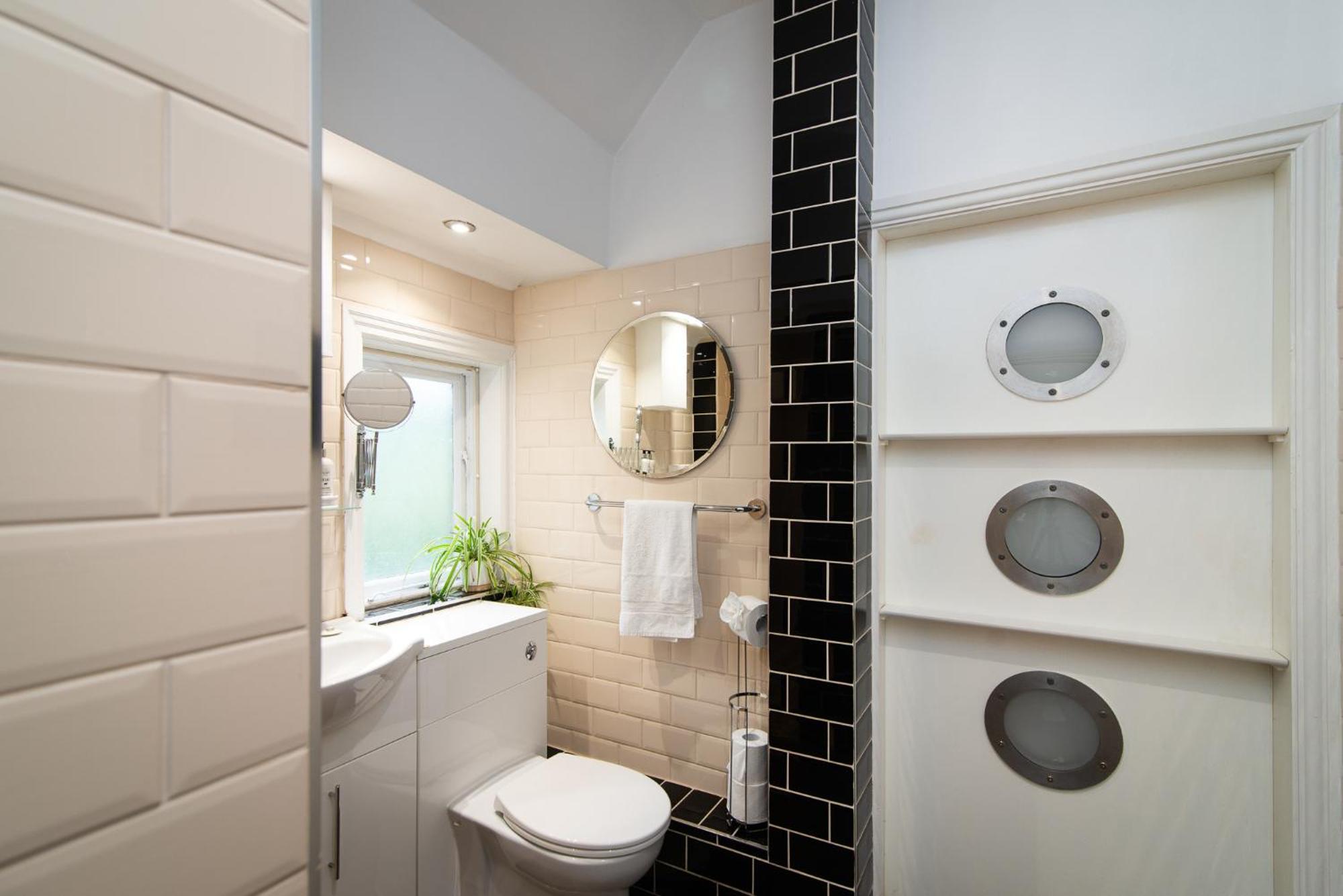 Spacious Retreat With River Views Near Peak District Matlock  Eksteriør billede