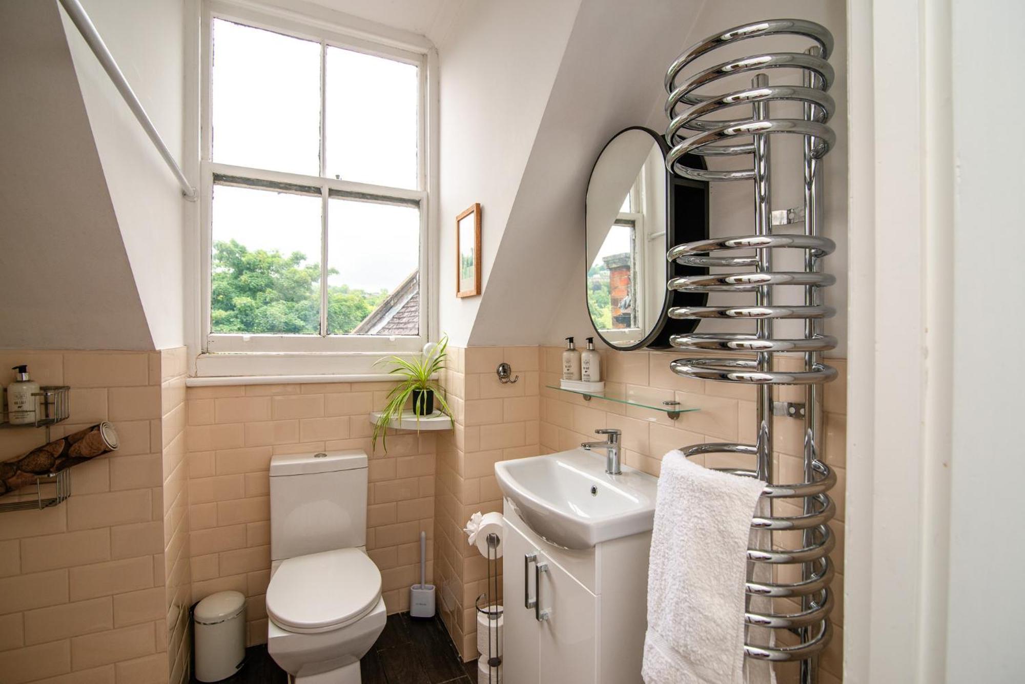Spacious Retreat With River Views Near Peak District Matlock  Eksteriør billede