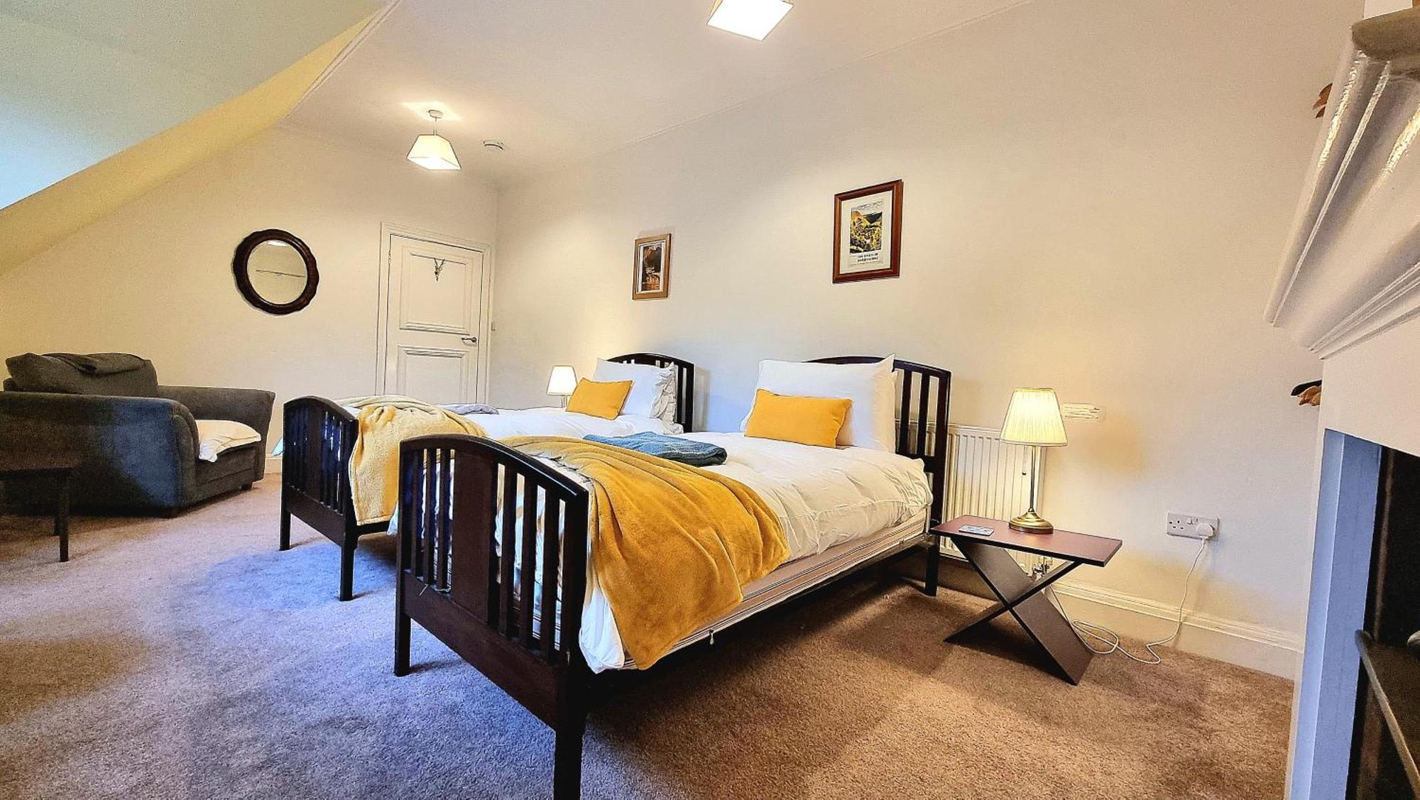 Spacious Retreat With River Views Near Peak District Matlock  Eksteriør billede